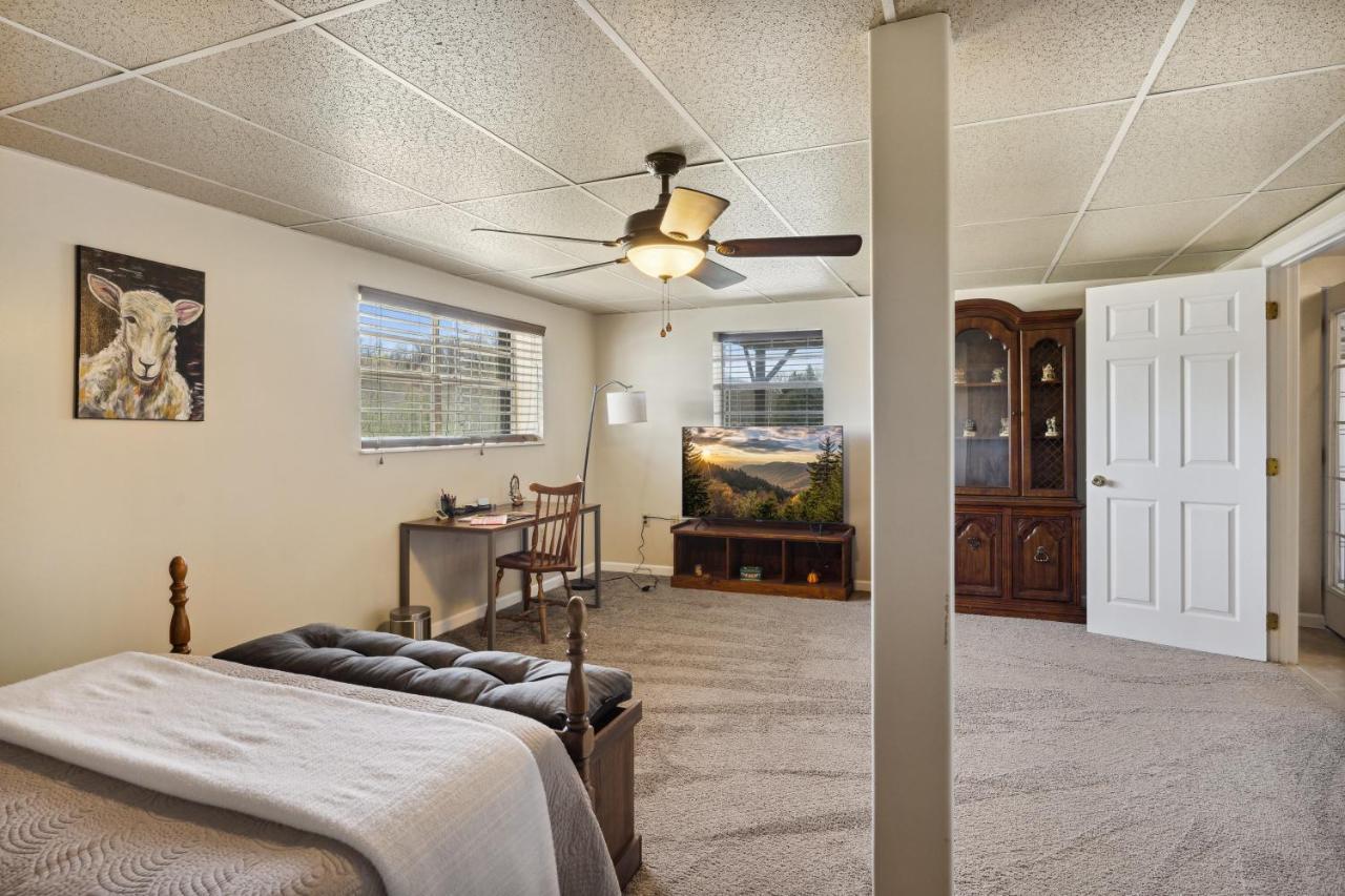 Modern Rustic Countryside Downstairs Guesthouse Sevierville Exterior foto